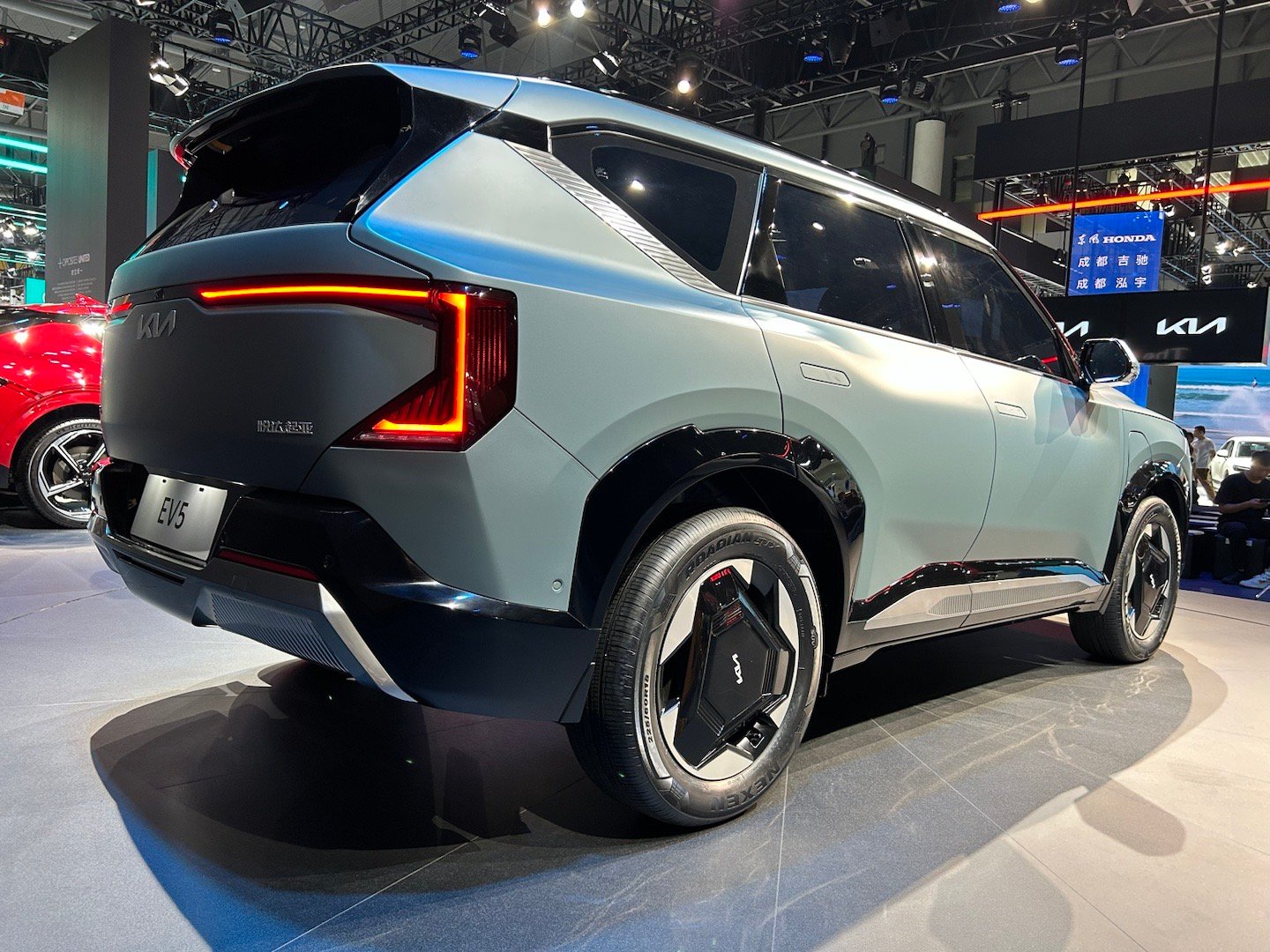 Kia EV5 Electric SUV का हुआ ग्लोबल डेब्यू, जानें इसमें क्या कुछ है खास?