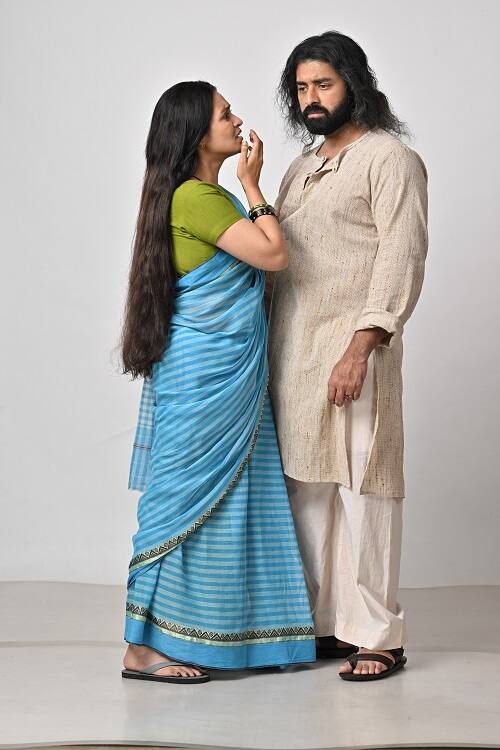 তিনি আরও বলেন, 'একইভাবে হিজলকে খুঁজে পাই প্রিয়ঙ্কার মধ্যে। গ্রামের একটি সুন্দর, অল্পবয়সী, প্রাণবন্ত, মুসলিম বউ, যে তার নিজের কথা বলতে পারে। যার নিজের স্বপ্নের জগৎ আছে। সৌভাগ্যবশত গল্প শোনার পর ওঁরা দুজনেই সিনেমাটা করতে রাজি হয়ে যায়। এরপর শুটিংয়ে, সেটা আরও বেশি প্রাণবন্ত হয়ে ওঠে।'