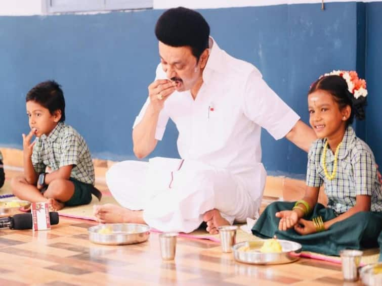 Chief Minister's Breakfast Program started today in 479 government schools in Ariyalur district TNN அரியலூர் மாவட்டத்தில் 479 அரசு பள்ளிகளில் முதலமைச்சரின் காலை உணவு திட்டம்; பயனடையும் 26 ஆயிரம் மாணவர்கள்