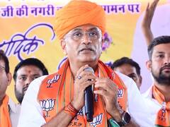 एनएसयूआई कार्यकर्ताओं ने गजेंद्र सिंह शेखावत को दिखाए काले झंडे, इस बात की कर रहे थे मांग