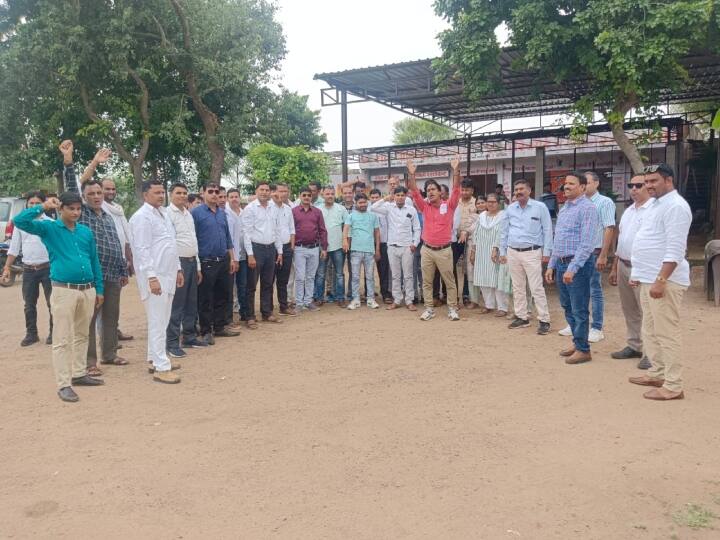 Bharatpur News: भरतपुर में नर्सिंग कर्मचारी सामूहिक अवकाश पर, जानें अस्पताल की व्यवस्था पर कितना पड़ा असर? Bharatpur nursing staff remained on mass leave no chaos in hospital Rajasthan ANN Bharatpur News: भरतपुर में नर्सिंग कर्मचारी सामूहिक अवकाश पर, जानें अस्पताल की व्यवस्था पर कितना पड़ा असर?