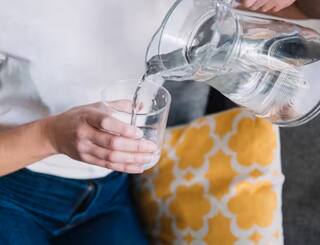 Right time to drink water: ਖਾਣਾ ਖਾਣ ਵੇਲੇ ਕਿਉਂ ਨਹੀਂ ਪੀਣਾ ਚਾਹੀਦਾ ਪਾਣੀ? ਜਾਣੋ ਮਾਹਰਾਂ ਤੋਂ ਇਸ ਸਵਾਲ ਦਾ ਜਵਾਬ