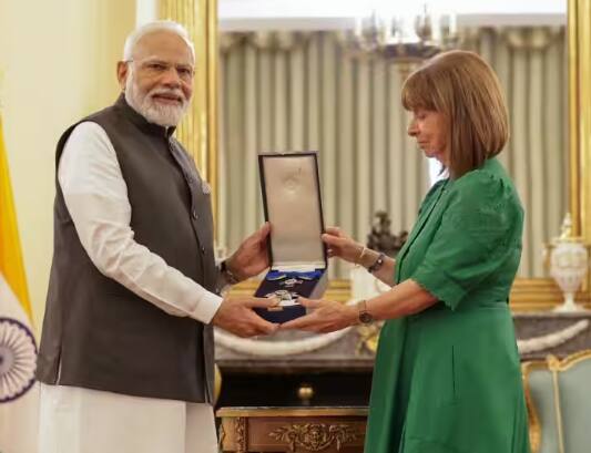 pm-narendra-modi-conferred-with-the-grand-cross-of-the-order-of-honour-by-greek-president-katerina-n-sakellaropoulou-in-athens Pm modi in greece: PM ਮੋਦੀ ਨੂੰ ਗ੍ਰੀਸ ਨੇ ਗ੍ਰੈਂਡ ਕਰਾਸ ਆਫ਼ ਦਾ ਆਰਡਰ ਆਫ਼ ਆਨਰ ਨਾਲ ਕੀਤਾ ਸਨਮਾਨਿਤ, ਪੀਐਮ ਨੇ ਇਦਾਂ ਕੀਤਾ ਧੰਨਵਾਦ