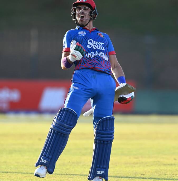 பாகிஸ்தான் - ஆப்கானிஸ்தான் அணிக்கு இடையிலான மூன்று போட்டிகளை கொண்ட ஒருநாள் தொடருக்காக இரு அணிகளும் இலங்கை சென்றுள்ளது. இதில் இரண்டாவது போட்டி நேற்று தொடங்கியது. இதில் டாஸ் வென்ற ஆப்கானிஸ்தான் அணி முதலில் பேட்டிங் செய்வதாக கூறியது.