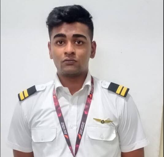 A young man became a Fake pilot to impress his girlfriend Vadodara: પ્રેમિકાને ઈમ્પ્રેસ કરવા નકલી પાયલોટ બની ગયો યુવક, એરપોર્ટ પર આ રીતે ફૂટ્યો ભાંડો