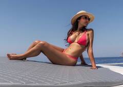 Esha Gupta PHOTO: બિકીની લુકમાં કહેર વર્તાવે છે ઈશા ગુપ્તા, જુઓ હોટ તસવીરો