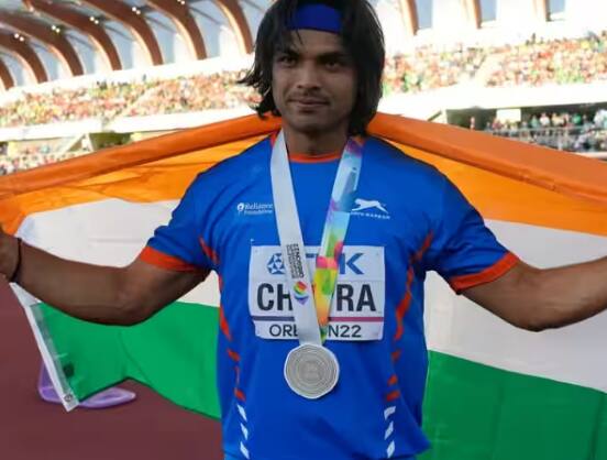 Neeraj Chopra: ਭਾਰਤੀ ਖਿਡਾਰੀ ਨੀਰਜ ਚੋਪੜਾ ਨੇ ਪੈਰਿਸ ਓਲੰਪਿਕ ਲਈ ਕੁਆਲੀਫਾਈ ਕਰ ਲਿਆ ਹੈ। ਇਸ ਦਿੱਗਜ ਨੇ ਮੈਨਸ ਜੈਵਲਿਨ ਥਰੋਅ ਮੁਕਾਬਲੇ ਵਿੱਚ 88.77 ਮੀਟਰ ਦਾ ਜੈਵਲਿਨ ਥਰੋਅ ਕਰਕੇ ਇਤਿਹਾਸ ਰਚ ਦਿੱਤਾ ਹੈ।