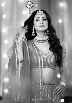 Hina Khan: ਹਿਨਾ ਖਾਨ ਦਾ ਰਵਾਇਤੀ ਲੁੱਕ ਹੋਇਆ ਵਾਇਰਲ, ਸੰਤਰੀ ਲਹਿੰਗਾ ਵਿੱਚ ਦਿਖੀ ਬਹੁਤ ਹੀ ਖੂਬਸੂਰਤ