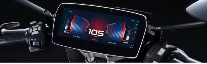 X ਇਲੈਕਟ੍ਰਿਕ ਸਕੂਟਰ 10.2-ਇੰਚ ਦੀ HD+ TFT ਟੱਚਸਕ੍ਰੀਨ ਨਾਲ ਲੈਸ ਹੈ, ਜੋ ਕਿ ਖੰਡ ਵਿੱਚ ਸਭ ਤੋਂ ਵੱਡਾ ਹੈ। ਇਹ ਅਗਲੀ ਪੀੜ੍ਹੀ ਦੇ TVS SmartXonnect ਸੂਟ ਨਾਲ ਏਮਬੇਡ ਕੀਤਾ ਗਿਆ ਹੈ। NavPro ਨਾਮਕ ਇਨ-ਬਿਲਟ ਨੈਵੀਗੇਸ਼ਨ ਦੇ ਨਾਲ ਆਉਂਦਾ ਹੈ। ਬਲੂਟੁੱਥ ਕਨੈਕਟੀਵਿਟੀ, ਲਾਈਵ ਵੀਡੀਓ ਸਟ੍ਰੀਮਿੰਗ, ਕਰੂਜ਼ ਕੰਟਰੋਲ ਅਤੇ TVS ਸਮਾਰਟ Xshield ਵਰਗੀਆਂ ਵਿਸ਼ੇਸ਼ਤਾਵਾਂ ਉਪਲਬਧ ਹਨ, ਜੋ ਕ੍ਰੈਸ਼, ਓਵਰਸਪੀਡਿੰਗ, ਚੋਰੀ ਦੀਆਂ ਚਿਤਾਵਨੀਆਂ, ਜੀਓਫੈਂਸਿੰਗ ਆਦਿ ਲਈ ਅਲਰਟ ਭੇਜਦੀਆਂ ਹਨ।