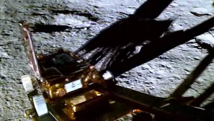 chandrayaan 3: Isro releases video of Chandrayaan-3 rover ramping down lander chandrayaan 3: VIDEOમાં જુઓ વિક્રમ લેન્ડરમાંથી કેવી રીતે બહાર આવ્યું હતું પ્રજ્ઞાન રોવર,  ઇસરોએ પોસ્ટ કર્યો બીજો વીડિયો