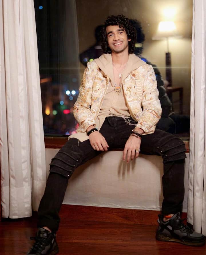Shantanu doesn't just follow fashion trends; he sets them, showcasing a unique ability to turn simplicity into a statement.