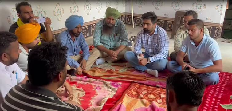 BKU raids held 2 electricity inspectors hostage in sangrur Sangrur news: BKU ਉਗਰਾਹਾਂ ਨੇ 2 ਬਿਜਲੀ ਇੰਸਪੈਰਟਰਾਂ ਨੂੰ ਬਣਾਇਆ ਬੰਧਕ, ਮੀਟਰ ਦਾ ਲੋਡ ਵਧਾਉਣ ਲਈ ਕਰ ਰਹੇ ਸੀ ਧੱਕਾ