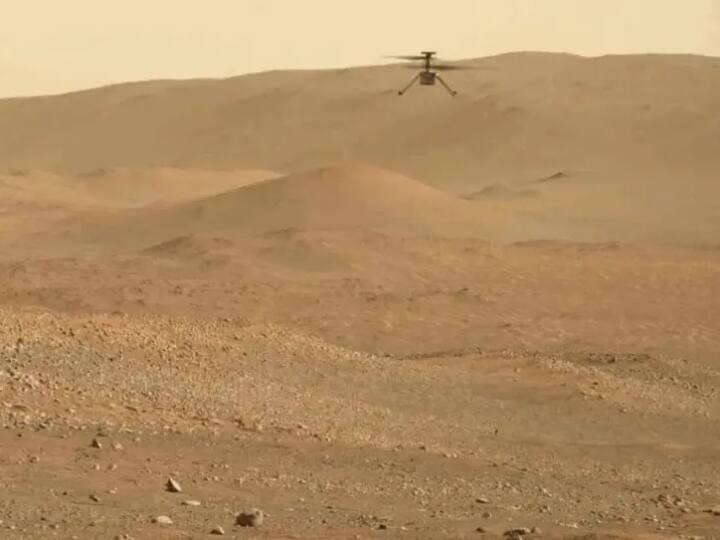 Ingenuity helicopter flying on Mars NASA Perseverance Rover Captured Video Ingenuity Helipcopter Flying on Mars: नासा ने शेयर किया मंगल पर उड़ते हेलीकॉप्टर का वीडियो, देखकर तय है चौंकना