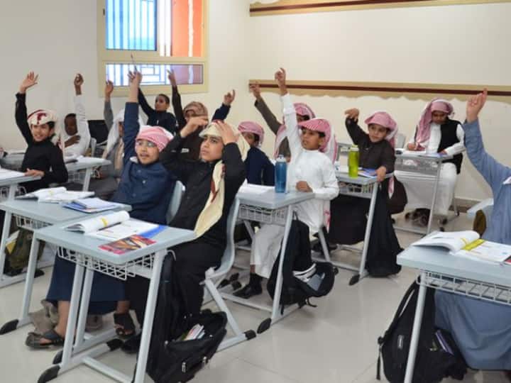 Students Skipping school in Saudi Arabia Parents could face jail Parents In Jail: इस देश में अजीब फरमान, बच्चों के स्कूल नहीं जाने पर होगी माता पिता को जेल