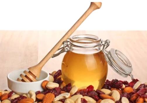 Dry Fruits With Honey Benefits: ਜੇ ਤੁਸੀਂ ਰੋਜ਼ਾਨਾ ਕੁਝ ਕਿਸਮ ਦੇ ਸੁੱਕੇ ਮੇਵੇ ਦਾ ਸੇਵਨ ਕਰਦੇ ਹੋ, ਤਾਂ ਤੁਸੀਂ ਇਸ ਨੂੰ ਹੋਰ ਵੀ ਪੌਸ਼ਟਿਕ ਬਣਾ ਸਕਦੇ ਹੋ।