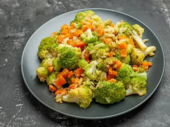 Broccoli Carrot Salad Recipe: ब्रोकली और गाजर से बनी ये खास सैलेड आपकी कब्ज की बीमारी को कर देगा छूमंतर, जरूर करें ट्राई