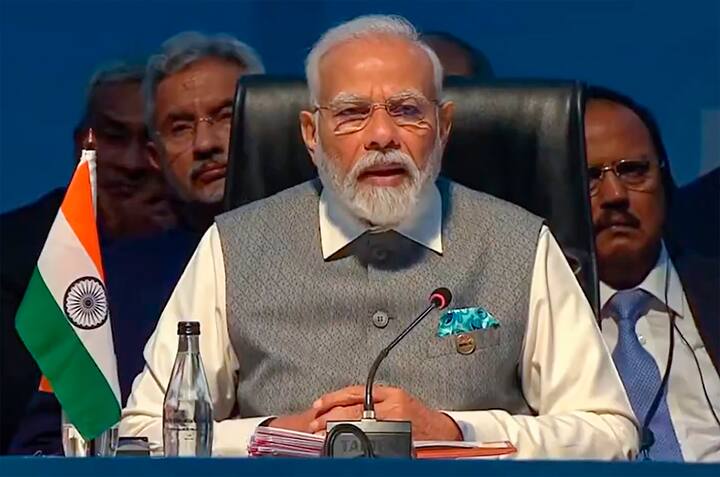 চিনা বিদেশমন্ত্রকের সাইটে লেখা হয়েছে, 'ভারত-চিন সম্পর্কের বর্তমান অবস্থা নিয়ে দুই নেতার মধ্যে বিশদ আলোচনা হয়েছে।'