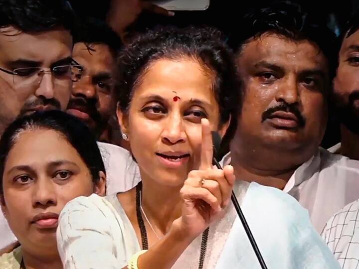 एनसीपी की कार्यकारी अध्यक्ष सुप्रिया सुले ने भी हाल ही में कहा था कि अजित पवार पार्टी के वरिष्ठ नेता और विधायक हैं. उन्होंने कहा कि अजित पवार ने एक ऐसा रुख अपनाया है जो पार्टी के खिलाफ है. हमने विधानसभा अध्यक्ष को शिकायत दी है और उनकी प्रतिक्रिया का इंतजार कर रहे हैं.