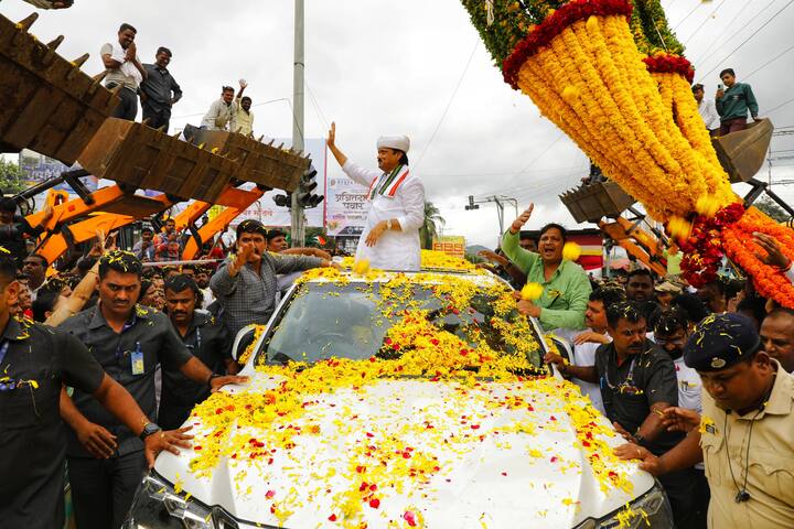 यानंतर अजित पवार महापालिकेत आढावा बैठक घेणार आहेत.