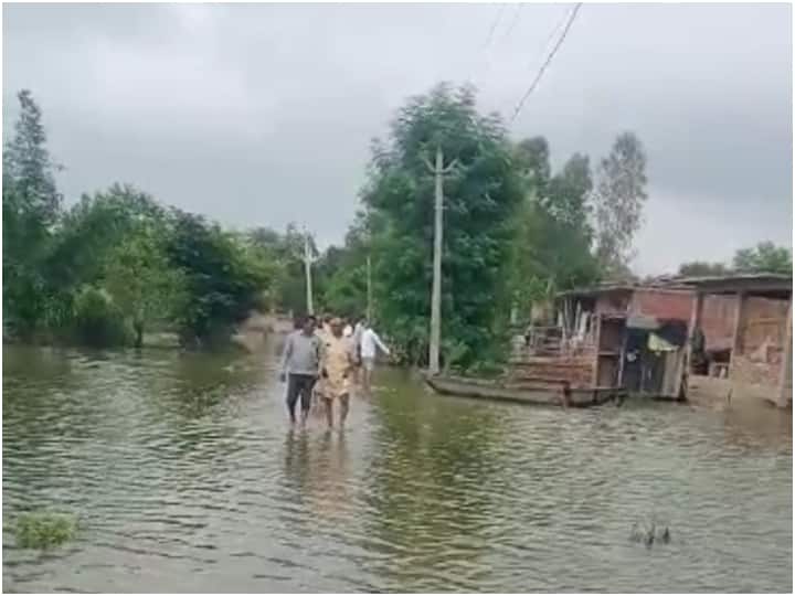Unnao More than 50 villages were submerged due to rise in water level of river Ganga ANN UP Flood: गंगा का जलस्तर बढ़ने से बाढ़ की चपेट में उन्नाव, 50 से ज्यादा गांव हुए जलमग्न