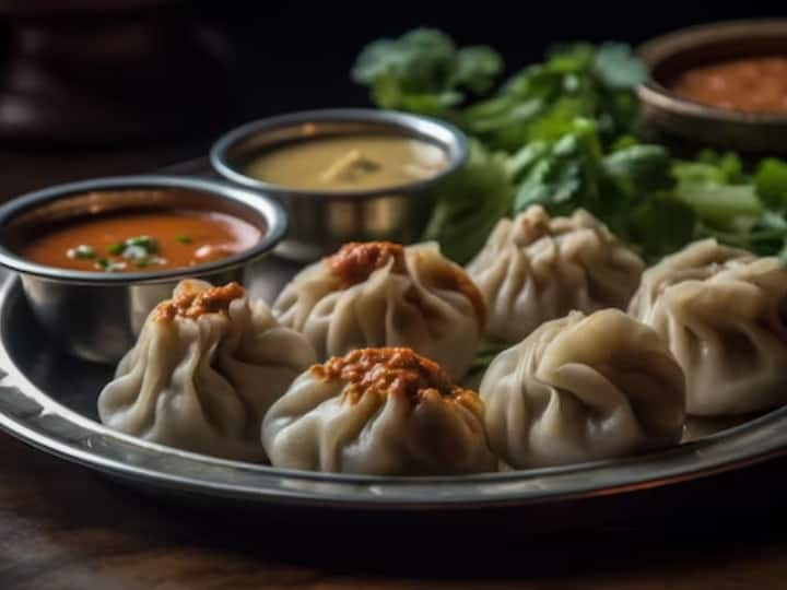 Momos Eating Health Risk Diseases Diabetes Piles Momos Khane ke Nuksaan खूब चाव से खाते हैं मोमोज तो हो जाएं सावधान, हो सकती हैं ये गंभीर बीमारियां