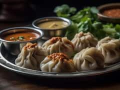 खूब चाव से खाते हैं मोमोज तो हो जाएं सावधान, हो सकती हैं ये गंभीर बीमारियां