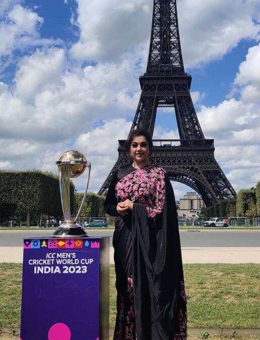 இதனை தமிழ் நடிகை மீனா அறிமுகம் செய்துள்ளார். மேலும் இந்த புகைப்படத்தை பகிர்ந்த மீனா, துவரை எந்தவொரு இந்திய நடிகருக்கும் கிடைக்காத பெருமைக்குரிய அங்கீகாரம் எனக்கு கிடைத்திருப்பதில் பெருமை கொள்கிறேன் என்று பதிவிட்டுள்ளார்.