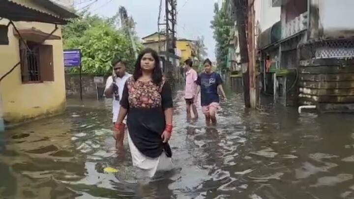 এদিকে, একটানা বৃষ্টিতে জল থৈ থৈ শিলিগুড়ির পুরসভার ৩১ নম্বর ওয়ার্ডের অশোকনগর।