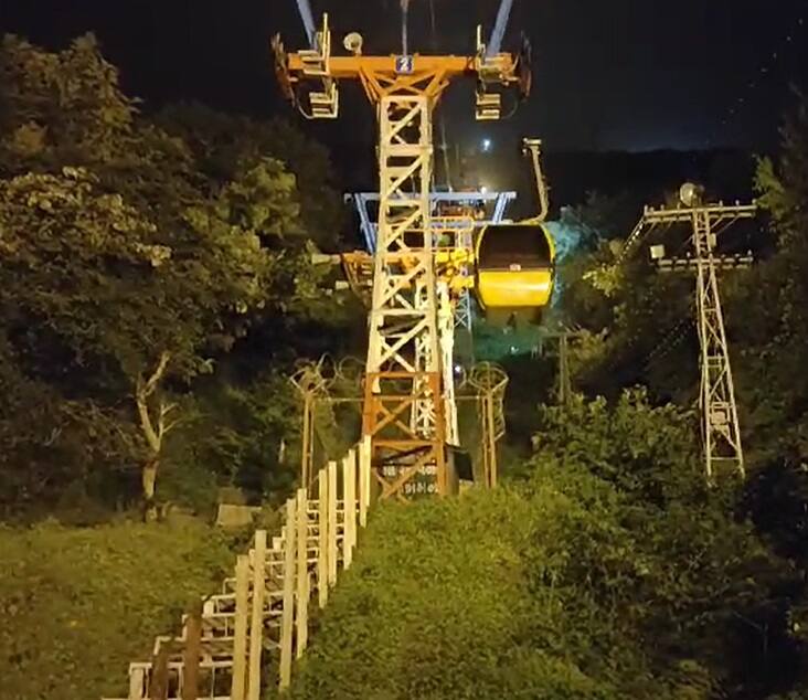 Ropeway cable break accident in Pavagadh Know more updates પાવાગઢમાં મોટી દુર્ઘટના ટળી, રોપવેનો કેબલ ટ્રેક પરથી ઉતરી જતાં,  20 ટ્રોલી  લટકી પડી, યાત્રાળુના જીવ અદ્ધરતાલ