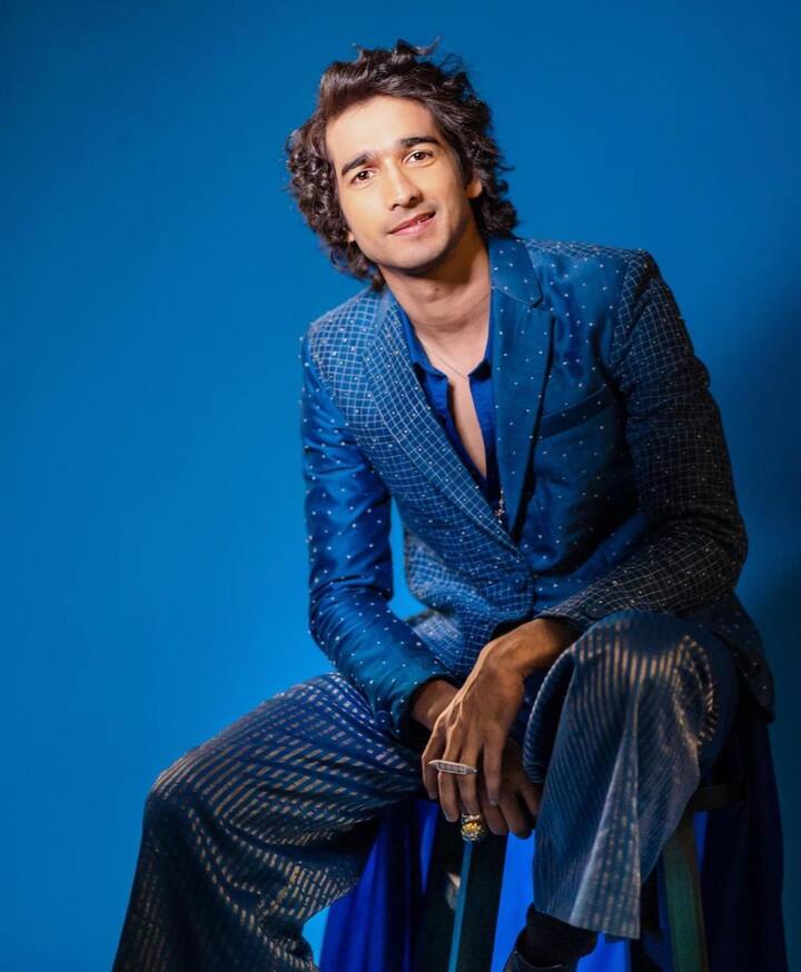Whether it's his mastery of pastels, his regal embrace of whites, or his knack for making the everyday look exceptional, there's a lot to admire in Shantanu's fashion game.