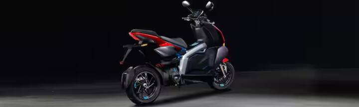 ਬ੍ਰੇਕਿੰਗ ਸਿਸਟਮ ਦੀ ਗੱਲ ਕਰੀਏ ਤਾਂ ਦੋਵਾਂ ਪਹੀਆਂ 'ਤੇ ਡਿਸਕ ਬ੍ਰੇਕ ਮੌਜੂਦ ਹਨ। X ਭਾਰਤ ਦਾ ਪਹਿਲਾ ਇਲੈਕਟ੍ਰਿਕ ਸਕੂਟਰ ਹੈ ਜੋ ਐਂਟੀ-ਲਾਕ ਬ੍ਰੇਕਿੰਗ ਸਿਸਟਮ (ABS) ਨਾਲ ਲੈਸ ਹੈ, ਹਾਲਾਂਕਿ ਇਸ ਵਿੱਚ ਸਿੰਗਲ-ਚੈਨਲ ਯੂਨਿਟ ਹੈ, ਜੋ ਕਿ ਅਗਲੇ ਪਹੀਏ ਤੱਕ ਸੀਮਿਤ ਹੈ।