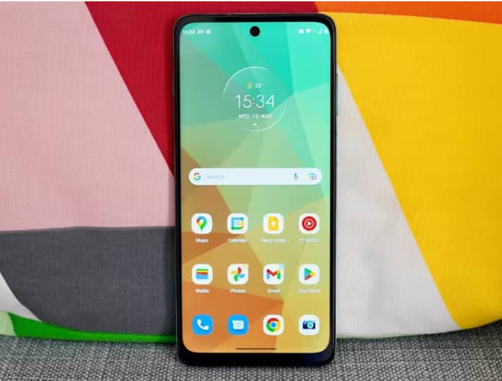 Motorola Moto G62 5G: ਇਸ ਫੋਨ ਦੀ ਕੀਮਤ 14,999 ਰੁਪਏ ਹੈ। ਇਸ ਵਿੱਚ 5000 mAh ਬੈਟਰੀ, 6.55 ਇੰਚ ਡਿਸਪਲੇ, 50MP ਪ੍ਰਾਇਮਰੀ ਕੈਮਰਾ ਅਤੇ ਕੁਆਲਕਾਮ ਸਨੈਪਡ੍ਰੈਗਨ 695 5G ਪ੍ਰੋਸੈਸਰ ਦਾ ਸਮਰਥਨ ਹੈ।