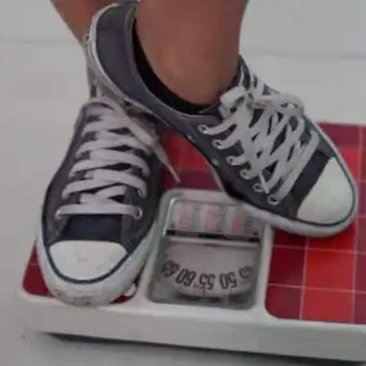 কিছু লোক ওজন কমানোর নেশায় সময়ে সময়ে ওজন মাপতে থাকে।