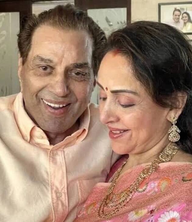 हेमा मालिनी ने हाल ही में धर्मेंद्र की दूसरी फैमिली के बारे में बात की. धर्मेंद्र की पहली पत्नी प्रकाश कौर के बेटे सनी और बॉबी देओल से हेमा का कैसा रिलेशन है? इस पर एक्ट्रेस ने अपना रिएक्शन दिया.