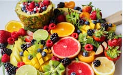 Health Tips : रोज एक फळ खाण्याची सवय लावा, शरीराला होतील हे आश्चर्यकारक फायदे