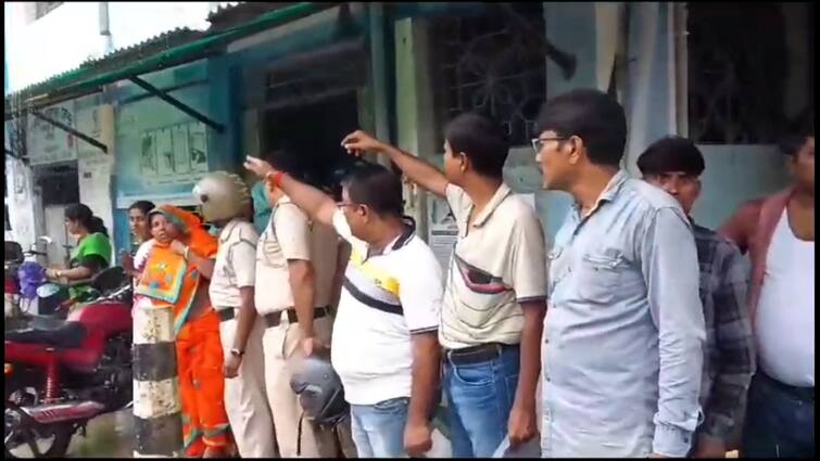 Nadia: Trinamool and BJP supporters clashed in Krishnaganj of Nadia over the formation of Panchayat sub-committees Nadia: পঞ্চায়েতের উপসমিতি গঠনকে কেন্দ্র করে তৃণমূল ও বিজেপি সমর্থকদের হাতাহাতি নদিয়ার কৃষ্ণগঞ্জে