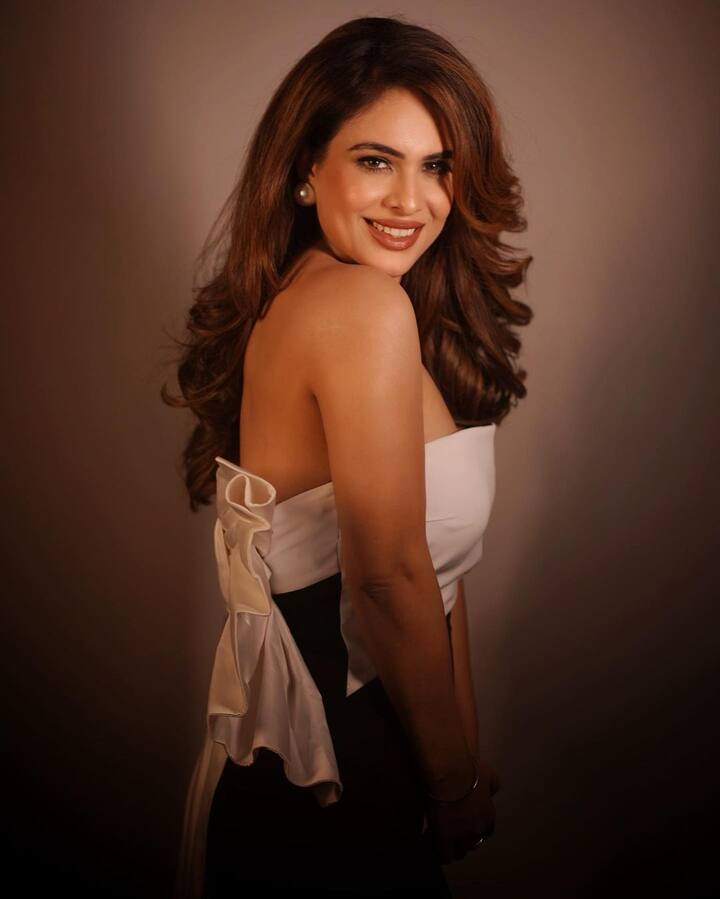 એક્ટ્રેસ નેહા મલિક દરેક લૂકમાં ખૂબ જ સુંદર લાગે છે. ચાહકો પણ તેની તસવીરોને લાઈક કરે છે.