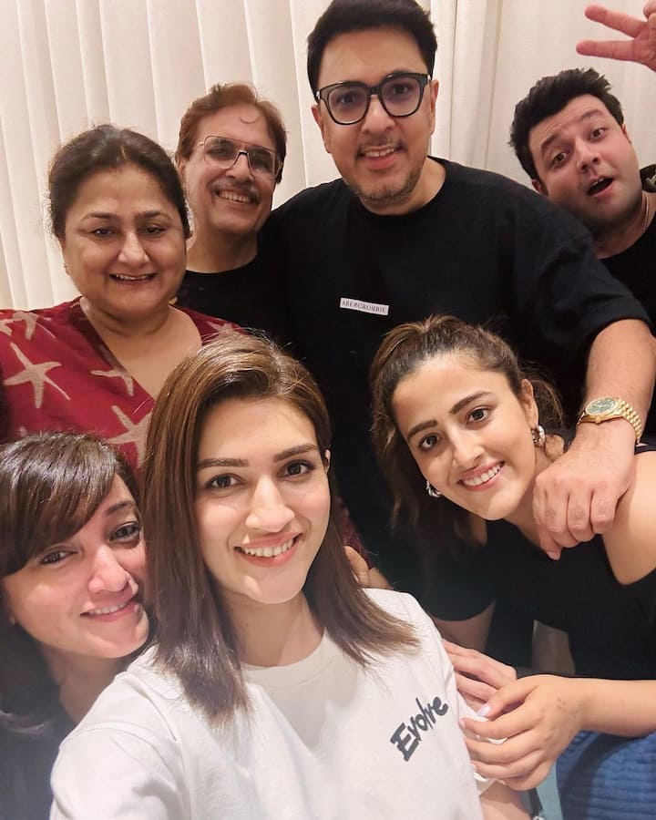 In one picture we can see Kriti with her parents, while you see the pride and happiness on their faces. She also posted with her sister, Nupur Sanon giving her a tight hug and a kiss.