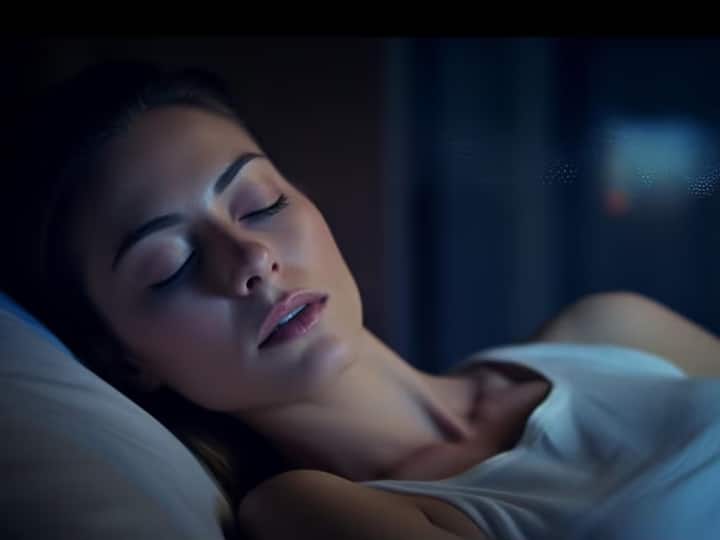 Parasomnia Why People Start Talking In Sleep Know What Are The Reasons नींद में क्यों बोलने लग जाते हैं लोग? कहीं ये किसी बीमारी की आहट तो नहीं! जानें क्या हैं कारण?