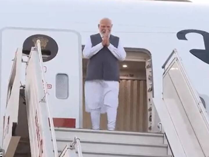 Prime Minister Narendra Modi arrives in Bengaluru on Saturday to meet ISRO scientists after concluding his two-nation visit to South Africa and Greece. (Source: ANI)