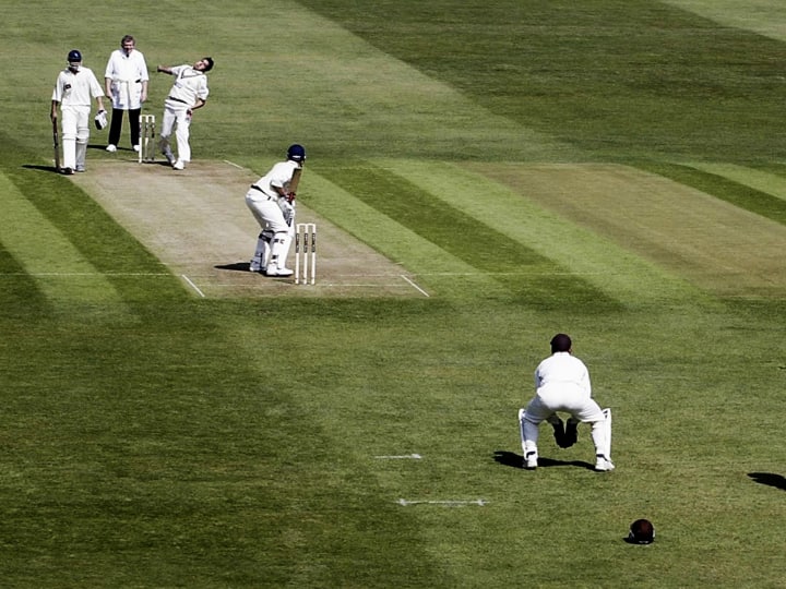 आईसीसी के अर्टिकल 37 के मुताबिक, अगर कोई बल्लेबाज अपने शब्दों या कार्यों से विपक्षी टीम के खिलाड़ियों को बाधा पहुंचाते हैं, तो आईसीसी के नियम के अनुसार आउट करार दिया जा सकता है. (फोटो क्रेडिट- सोशल मीडिया)