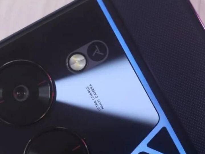 Pova 5 इस सीरीज का सबसे किफायती स्मार्टफोन है. ये 6.78-इंच FHD+ रेजोल्यूशन वाली पंच-होल डिस्प्ले के साथ आता है जो 120hz के रिफ्रेश रेट को सपोर्ट करता है. सेल्फी क्लिक करने के लिए स्मार्टफोन में पंच-होल कट-आउट में 8MP का कैमरा दिया गया है. पीछे की तरफ 50MP मुख्य लेंस और 0.08MP डेप्थ लेंस के साथ एक डुअल कैमरा सेटअप है.