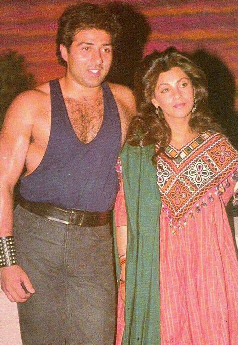 Sunny Deol Fees: ਸੰਨੀ ਦਿਓਲ ਦੀ ਗਦਰ 2 ਸੁਪਰਹਿੱਟ ਸਾਬਤ ਹੋਈ ਹੈ। ਇਸ ਫਿਲਮ ਨੇ ਲੋਕਾਂ ਦੇ ਦਿਲਾਂ ਨੂੰ ਛੂਹ ਲਿਆ ਹੈ। ਗਦਰ 2 ਦੀ ਸਫਲਤਾ ਦਾ ਅੰਦਾਜ਼ਾ ਇਸਦੇ ਬਾਕਸ ਆਫਿਸ ਕਲੈਕਸ਼ਨ ਤੋਂ ਲਗਾਇਆ ਜਾ ਸਕਦਾ ਹੈ।