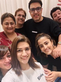 नेशनल अवॉर्ड जीतने के बाद बप्पा की शरण में पहुंची Kriti Sanon, परिवार संग सिद्धिविनायक मंदिर में टेका माथा, मिठाईयां बांटकर जश्न भी मनाया
