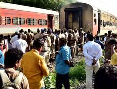 Madurai Train Fire: ਮਦੁਰਾਈ ਸਟੇਸ਼ਨ 'ਤੇ ਰੇਲਵੇ ਕੋਚ ਨੂੰ ਲੱਗੀ ਅੱਗ, 10 ਲੋਕਾਂ ਦੀ ਮੌਤ, ਵੇਖੋ ਭਿਆਨਕ ਤਸਵੀਰਾਂ