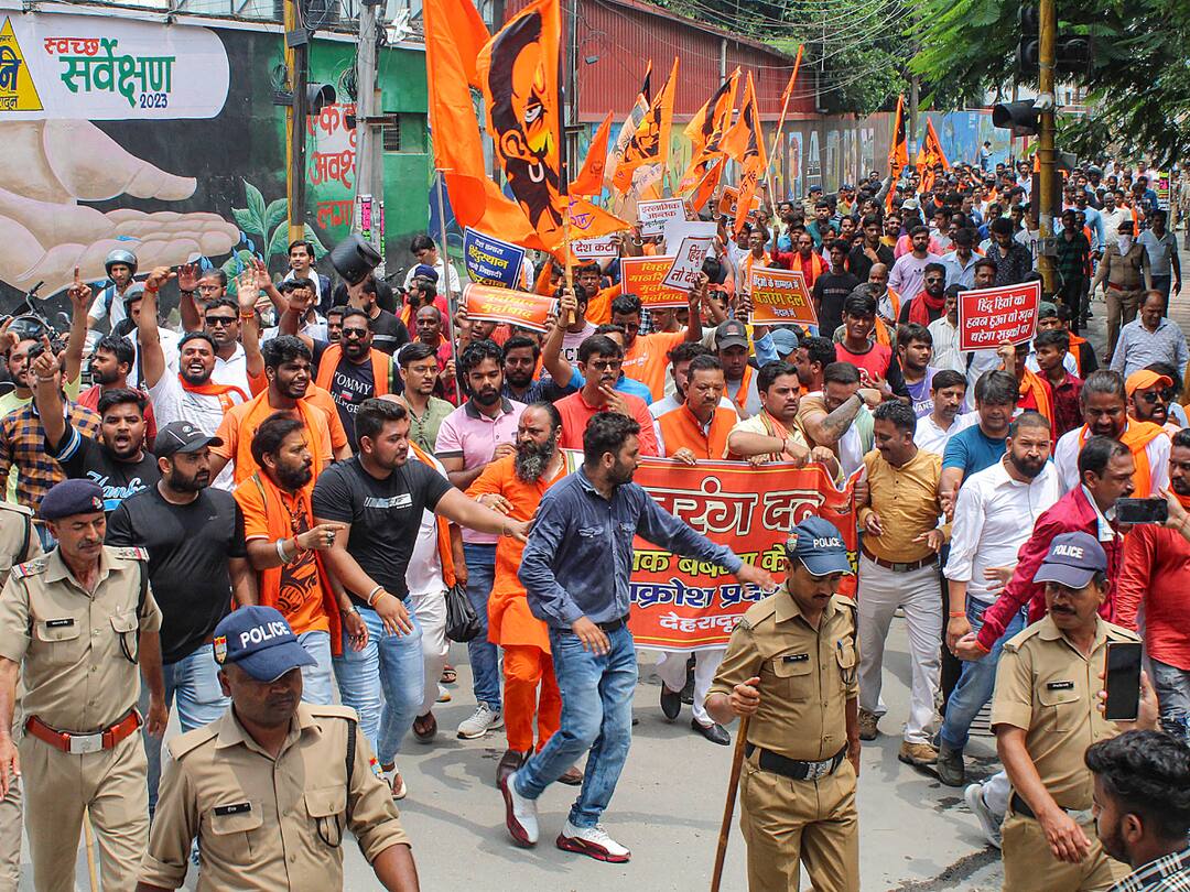 Internet & Bulk SMS Services Suspended In Haryana's Nuh Ahead Of 'Shobha Yatra' On Monday Internet Services Suspended In Haryana Nuh Ahead Of Shobha Yatra On Monday Nuh Violence Internet & Bulk SMS Services Suspended In Haryana's Nuh Ahead Of 'Shobha Yatra' On Monday