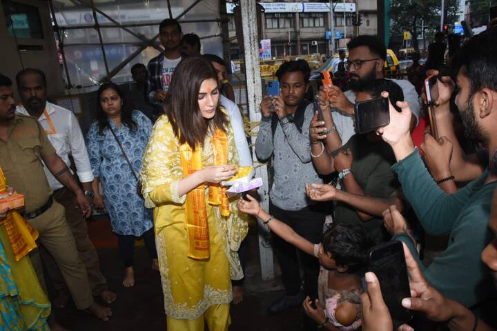 . કૃતિનો આ પહેલો નેશનલ એવોર્ડ છે અને તે તેનાથી ખૂબ જ ખુશ છે. આ ખાસ અવસર પર, અભિનેત્રીએ સોશિયલ મીડિયા પર તેની કેટલીક તસવીરો શેર કરી છે, જેમાં તે તેના પરિવાર સાથે તેની મોટી જીતની ઉજવણી કરતી જોવા મળી હતી.