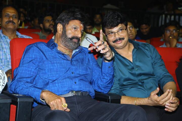 బోయపాటి శ్రీనుతో మాట్లాడుతున్న బాలకృష్ణ 