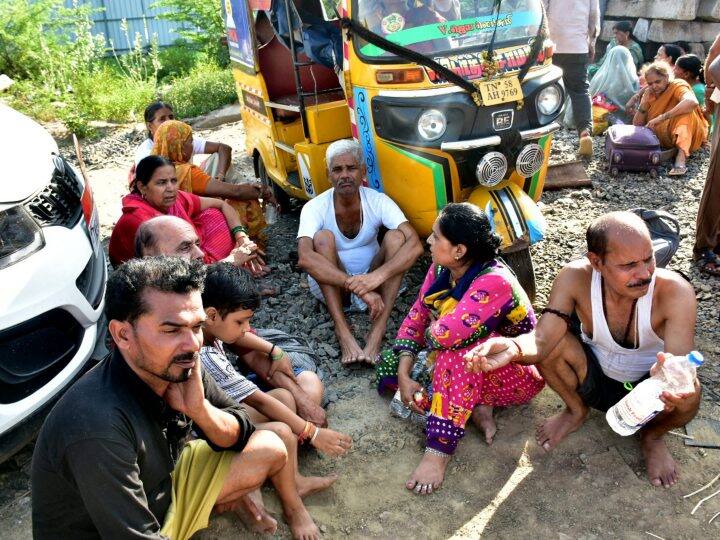 दक्षिणी रेलवे के मुताबिक, मृतकों के परिजनों को दस-दस लाख रुपये की अनुग्रह राशि देने की घोषणा की गई है.