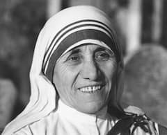 Mother Teresa Birthday: আর্তের জননী, শরণার্থীদের মা- কলকাতার বস্তিতে সেবাযজ্ঞে প্রথম আহুতি মাদারের